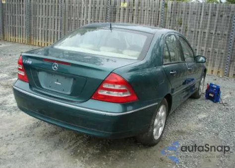 2001 Mercedes-Benz C240 z USA, uszkodzony, nr VIN WDBRF61J01F125660